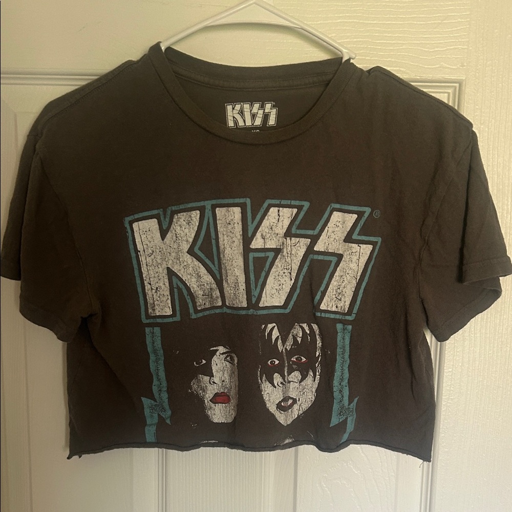 Kiss Black (1/2) Tee with Lgt Blue and White Band Graphic